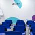 Порожній зал для заходів у просторі Vcentri HUB із логотипом на стіні