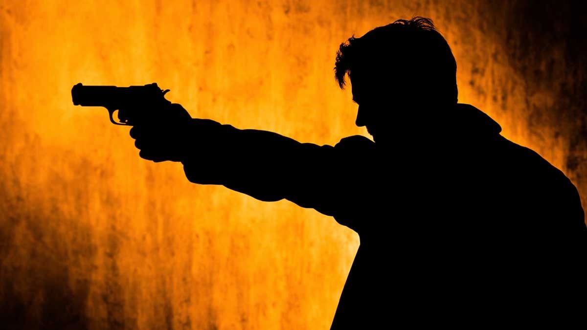 Розстріл у Фастові: чоловік вбив 28-річного сина після сварки з батьком Чоловік з пістолетом