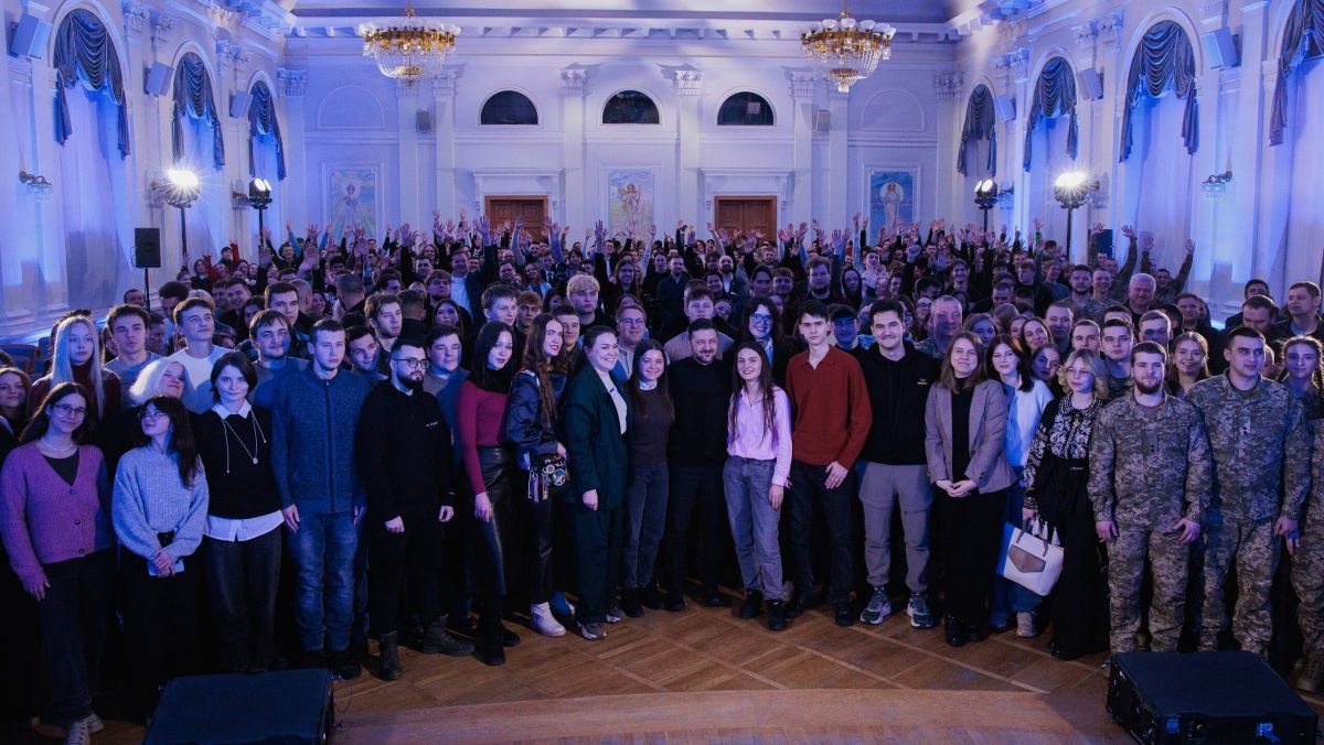 Президент присвоїв Державному університету «Київський авіаційний інститут» статус національного та поспілкувався з його студентами й викладачами