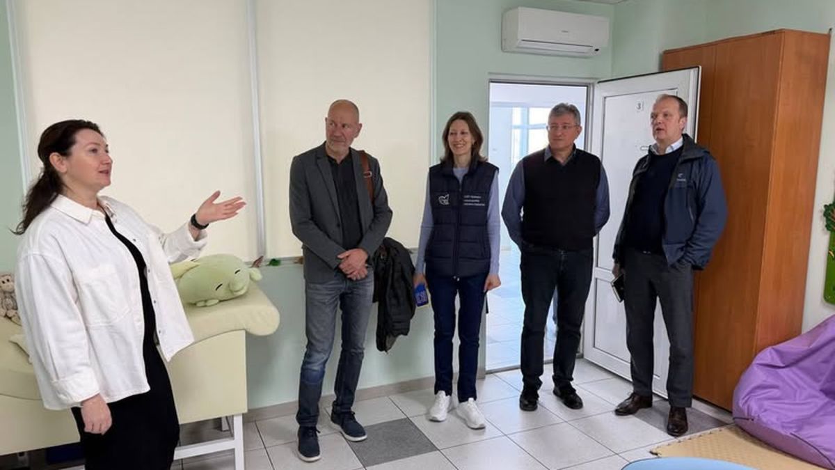 Данська технічна делегація під час зустрічі з українськими лікарями у Київській міській дитячій клінічній лікарні №1 в рамках аудиту потреб ментального здоров'я дітей