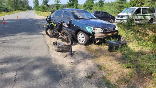 ДТП на Гостомельському шосе: загинула водійка, постраждала пасажирка Місце ДТП між Іванковом і Блідчею на Вишгородщині, де мотоцикл Spark зіткнувся з Daewoo Lanos, постраждав 17-річний пасажир