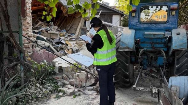 Пошкоджені приватні будинки у Броварському районі Київської області після ракетної атаки росії — постраждали п'ятеро