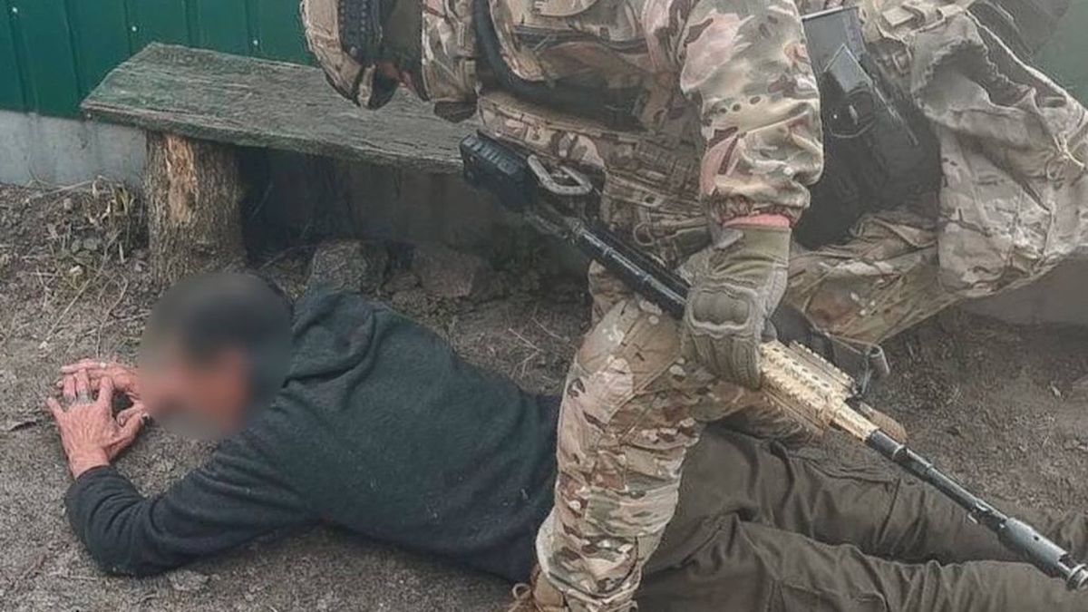 У Червоній Слободі затримали 58-річного торговця зброєю