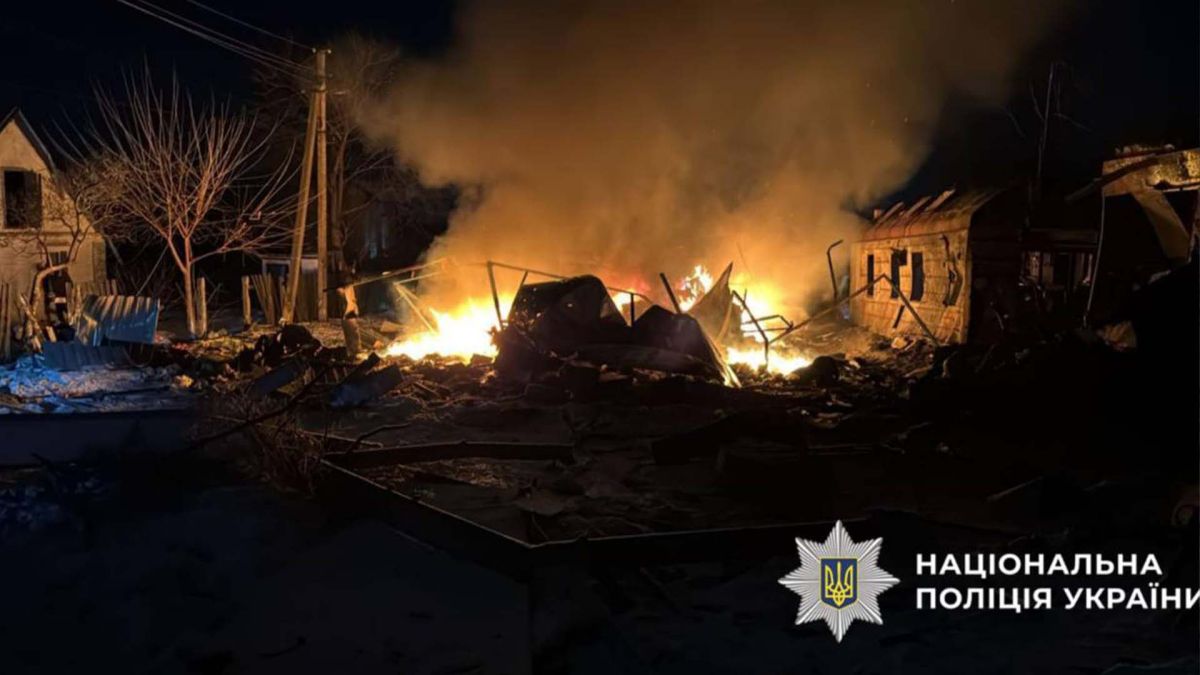 Вогонь на одному з місця внаслідок повітряної атаки РФ