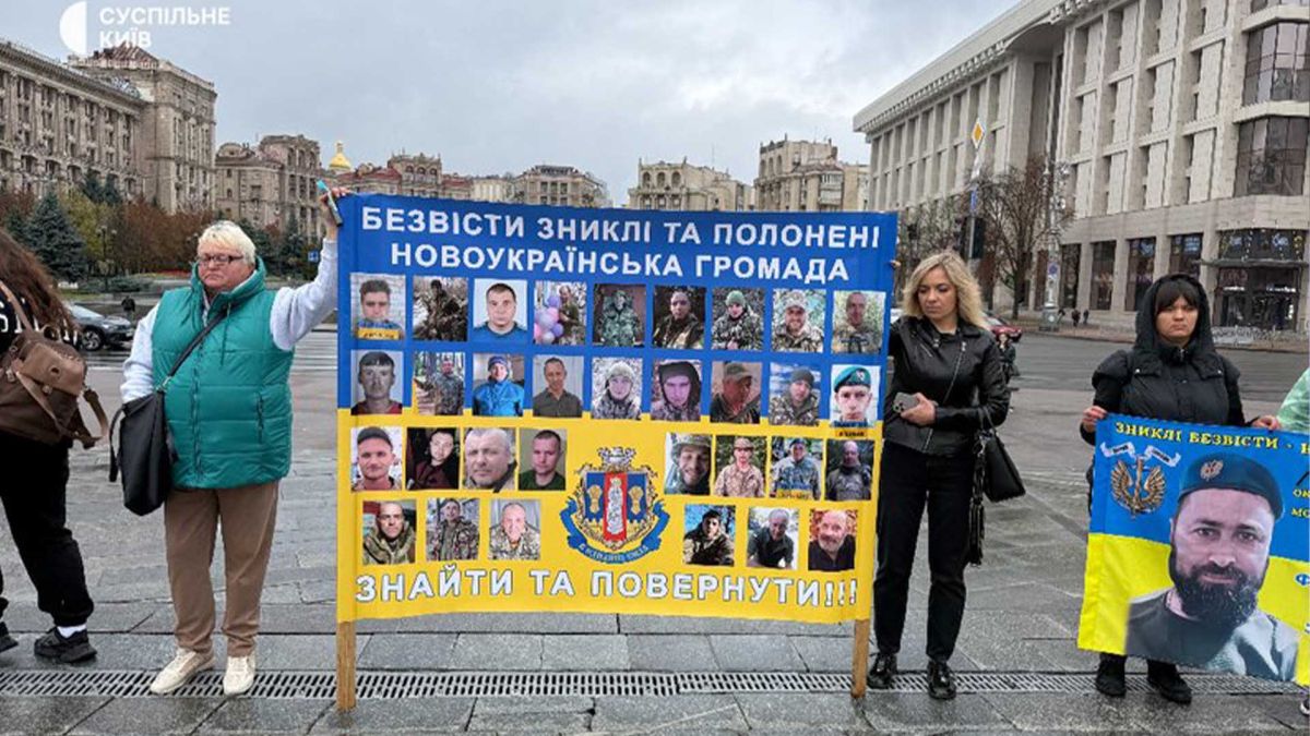 Майдан Незалежності: акція родин, які чекають полонених