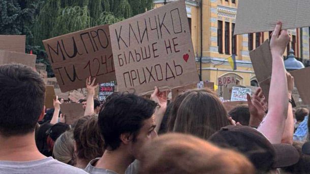 Пса Мішу з метро «Теремки» забрали в клініку: йому шукають родину Пса Мішу з метро «Теремки» забрали в клініку: йому шукають родину