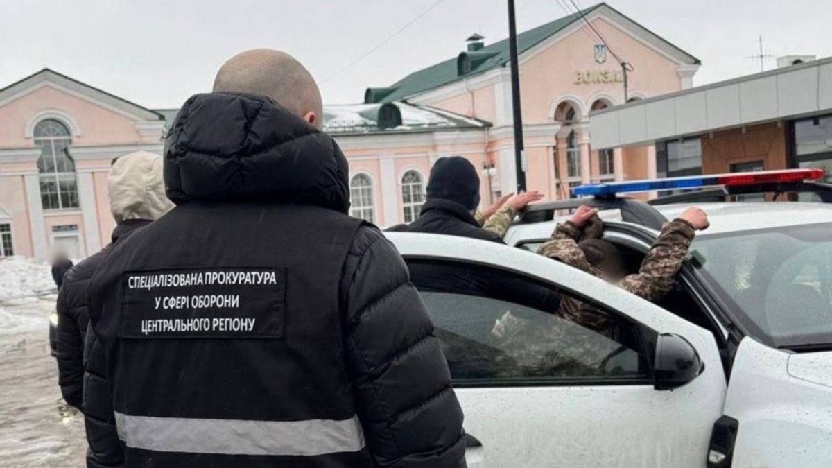 На Київщині затримали начальника відділу ТЦК за вимагання $4000