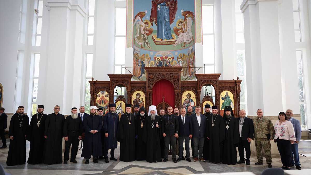 Учасники Молитовного сніданку до Дня Незалежності України
