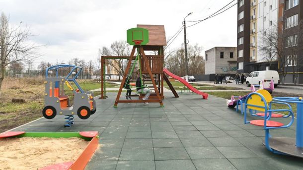 Бородянку завершили ремонт двох дев'ятиповерхівок із сонячни