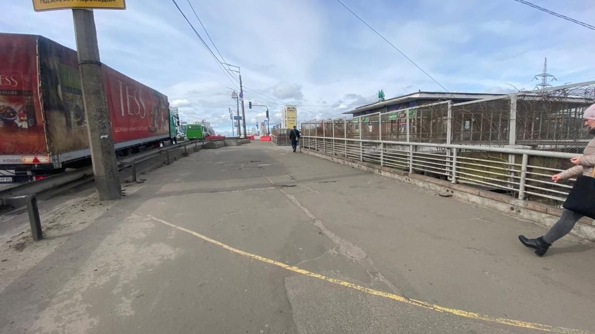 Метро Чернігівська Сторона ДЕСНЯНСЬКОГО РАЙОНУ Навпроти - сторона Дніпровський район