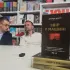 Презентація книги Джорджа Доерті «Звір у машині» в Києві: троє учасників за столом у книгарні, на передньому плані — книга