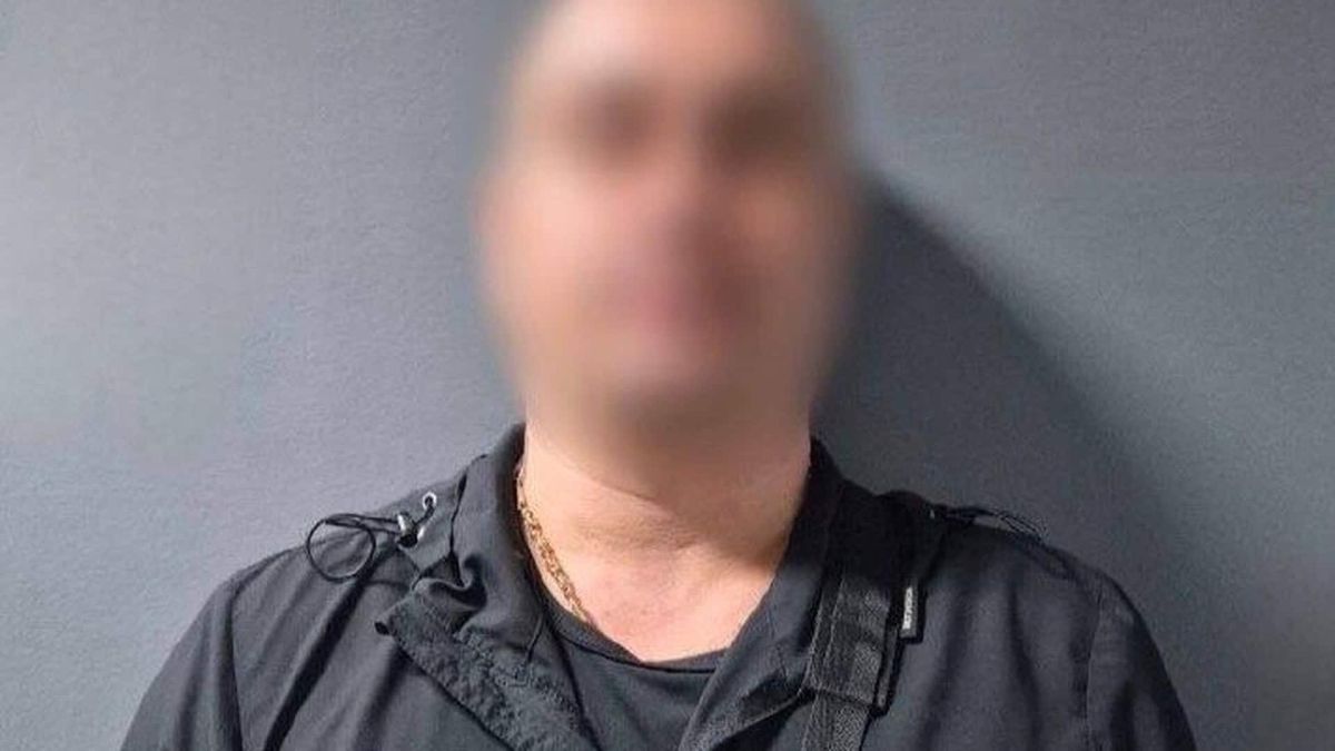 Стріляв у дворі у Дніпровському р-ні: киянину повідомили про підозру Місце затримання 39-річного киянина, який стріляв з пістолета для гумових куль у дворі житлового будинку в Дніпровському районі Києва