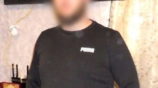 Два чоловіки 34 та 20 років обікрали та підпалили BMW на вулиці Пластовій у Києві у квітні 2026 року