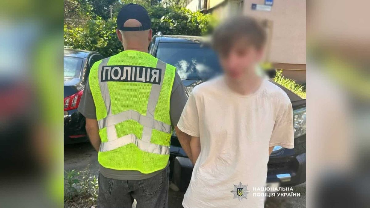 24-річного киянина затримали за підозрою у збуті гранат і набоїв Поліцейські Києва затримали 24-річного чоловіка за підозрою у продажі гранат і понад 80 набоїв різного калібру