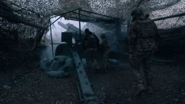 Український танк, замаскований на позиціях
