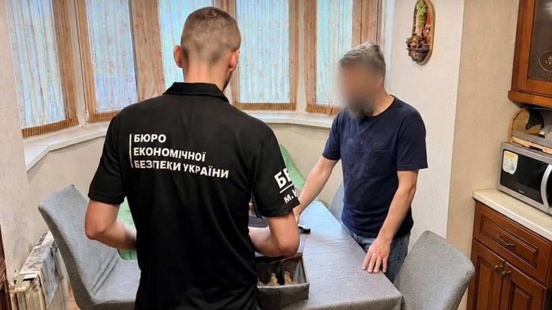Головні новини Києва | Kyiv.News Детективи БЕБ під час слідчих дій у справі про розкрадання 71 млн грн на неякісних пайках для ЗСУ