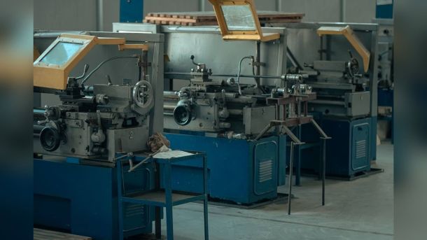 Іноземець погрожував гранатою перехожим у Святошині: справа в суді Навчальний корпус Індустріального професійного коледжу у Білій Церкві під час модернізації — оновлення покрівлі та вентиляції за обласною програмою