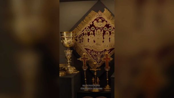 Революційна ялинка на Майдані: як народилась жива інсталяція Золоте шитво з образом Богородиці та святих, старовинні хрести й позолочені літургійні чаші на виставці «Ризниця Успенського собору» в Києво-Печерській лаврі