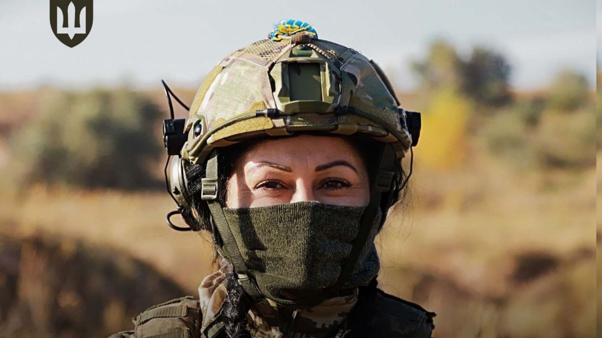 Знищено 980 окупантів за добу: ЗСУ вдарили по заводу в Астрахані Жінка-воїн