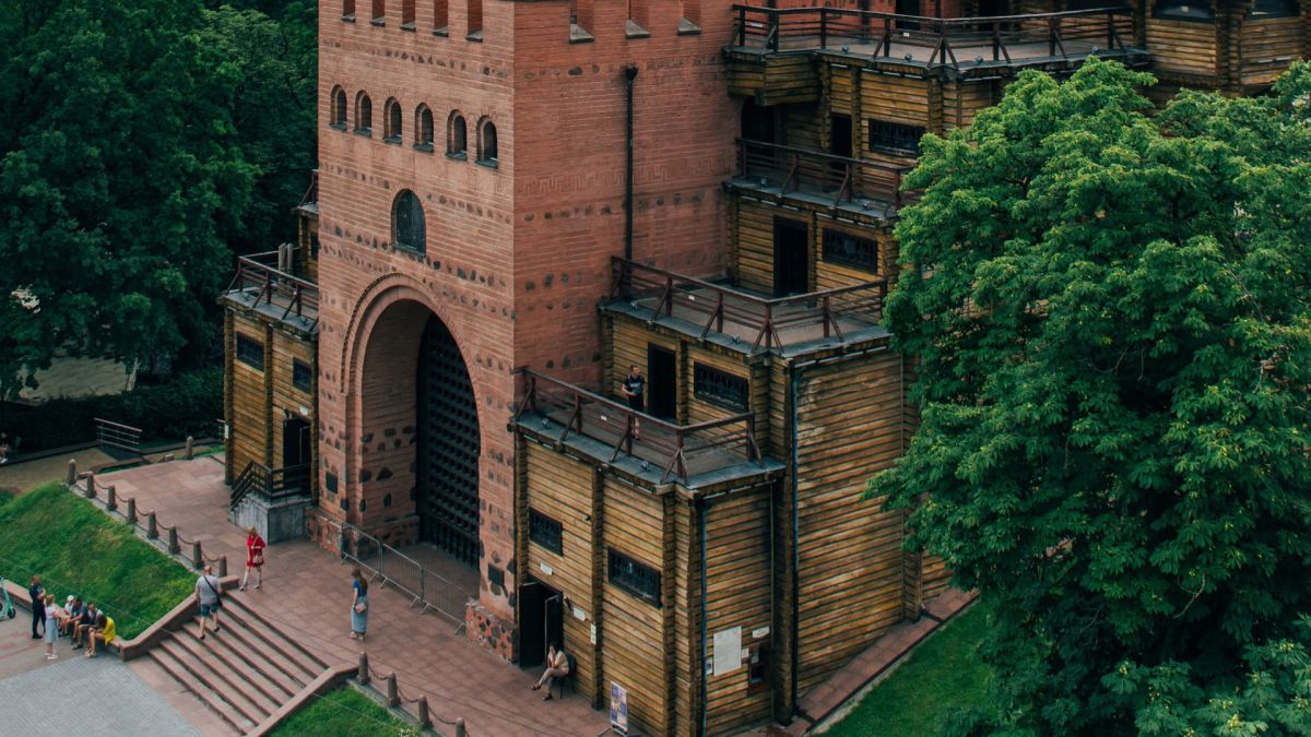 Музей Золоті ворота — реконструйований павільйон стародавньої оборонної брами Києва на вулиці Володимирській