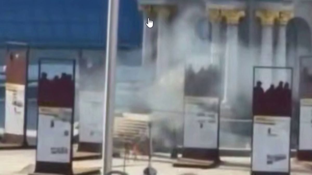 Уламки дрона «Ланцет» зі штучним інтелектом на місці падіння біля Монументу Незалежності в Києві