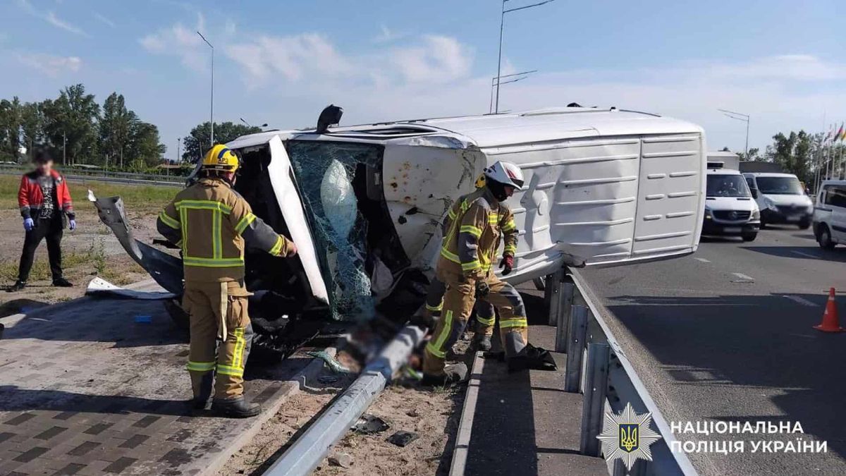 Смертельна ДТП на Богатирській: загинув водій мікроавтобуса