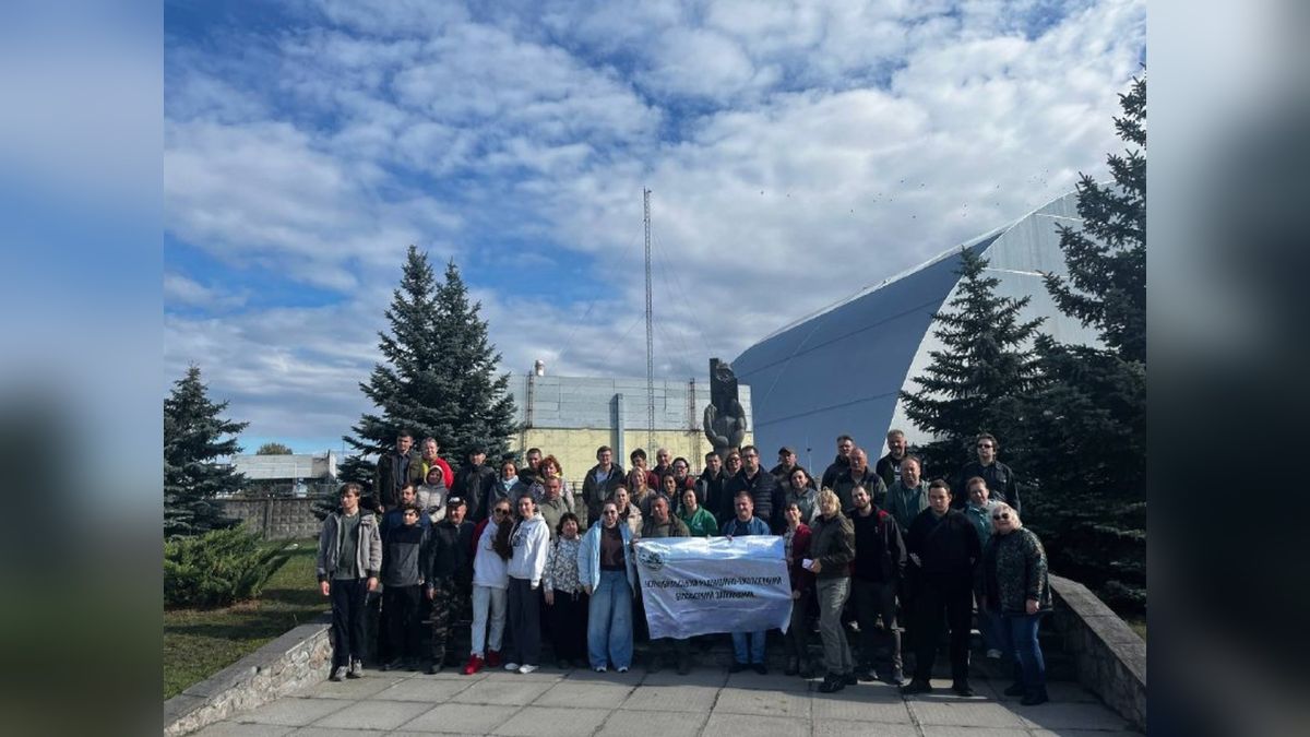 Конференція «Чорнобиль і поза ним» завершилась виїздом на заповідник Учасники конференції «Чорнобиль і поза ним» під час польового виїзду на територію Чорнобильського заповідника на Київщині