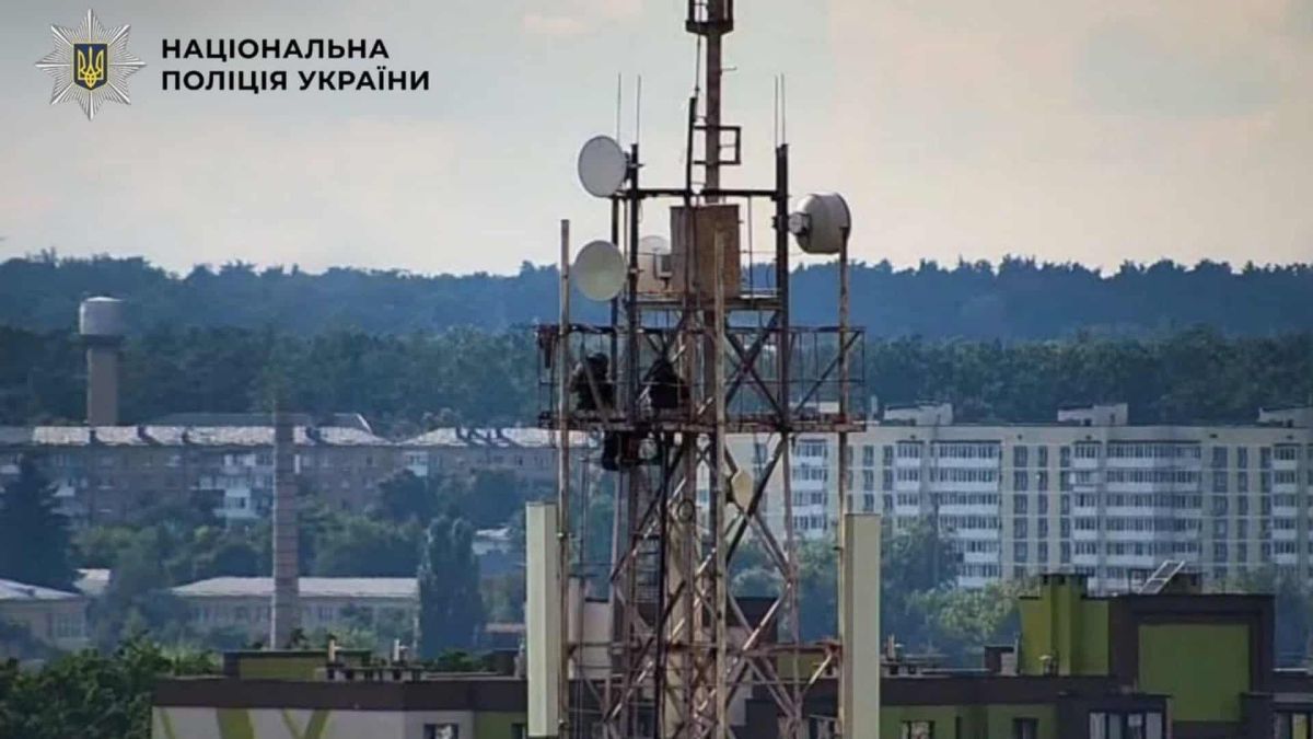 Телекомунікаційна вежа мобільного зв'язку в Ірпені, на яку залізли двоє 12-річних хлопців 26 липня 2026 року