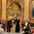 Ансамбль давньої музики Liatoshynskyi Capella виступає у бароковому інтер'єрі перед глядачами