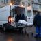 Головні новини Києва | Kyiv.News Автомобіль швидкої допомоги з відчиненими дверима та медики біля будинку