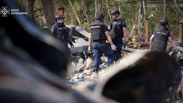 У Ворзелі відзначили 125-річчя селища вечором памʼяті композитора Ігоря Поклада Рятувальники ДСНС у бронежилетах і касках розбирають завали зруйнованих будівель у Вишневому