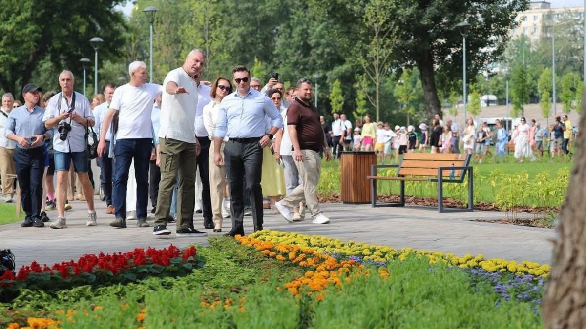 На Оболоні відкрили Вільнюський сквер за підтримки Литви Відкриття Вільнюського скверу та пішохідного моста в парку на вулиці Прирічній на Оболоні, Київ, 2026