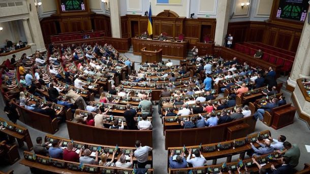 Верховна Рада, депутати сидять на своїх місцях