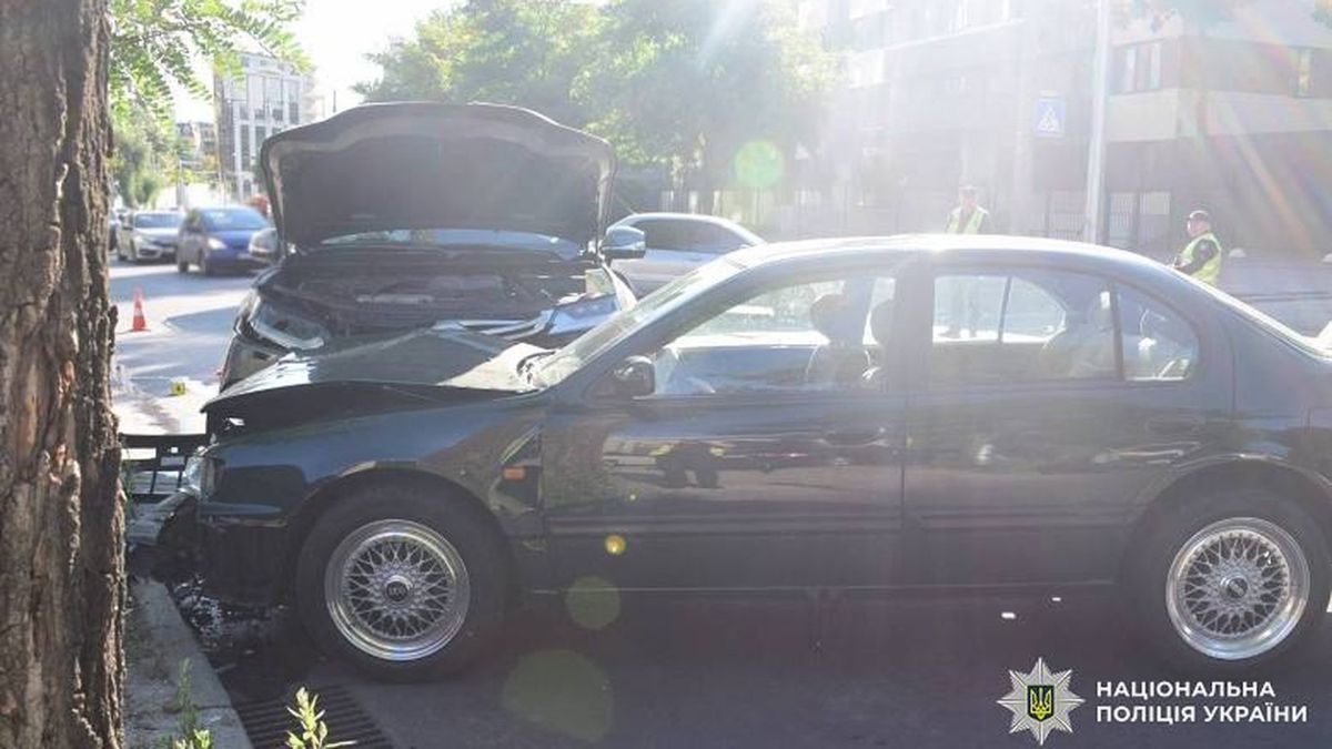 На Глибочицькій жінка під наркотиками вчинила ДТП: пасажир з