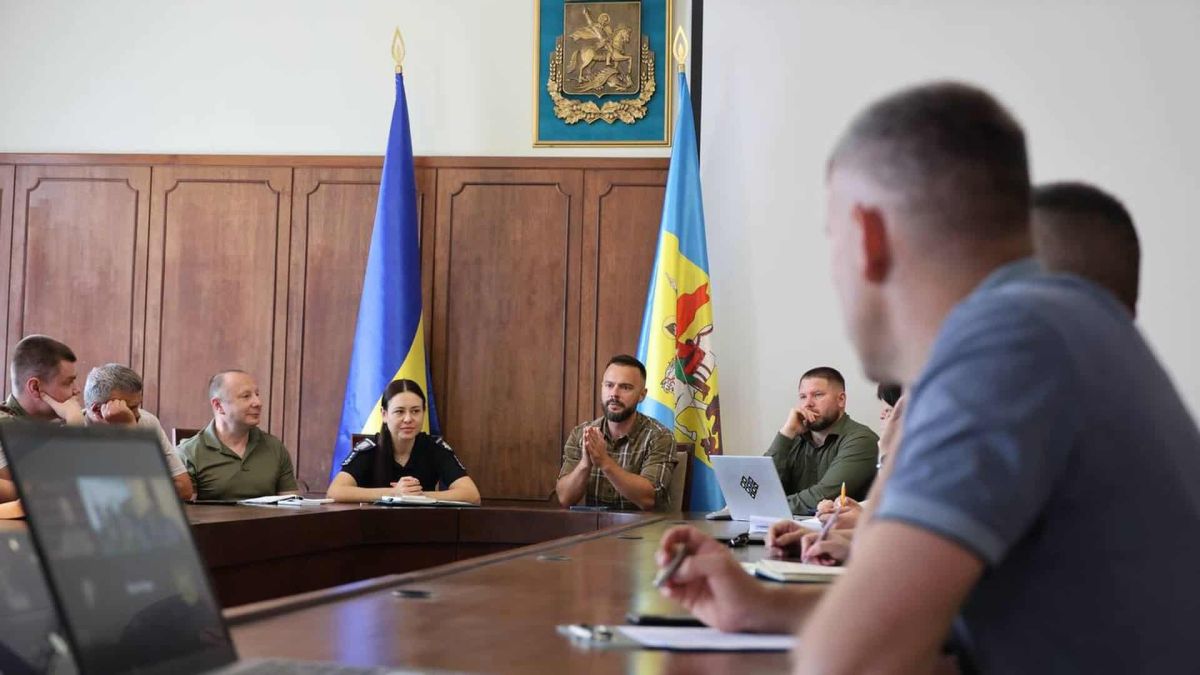 Круглий стіл з ветеранської етики у Київській ОВА — учасники обговорюють повернення захисників до громад