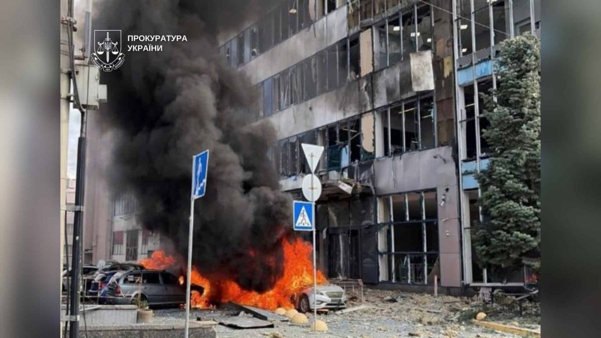 Наслідки російської атаки на Київ, унаслідок якої загинули семеро людей і постраждали 46 мешканців