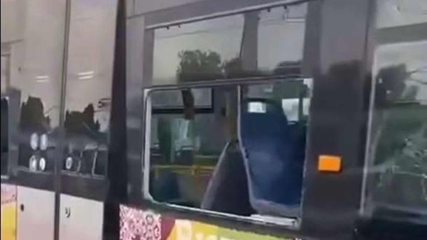 40 трамваїв Pesa у депо Шевченка досі чекають на ремонт після атаки Трамвай Pesa 71-414К у депо ім. Шевченка в Києві чекає на ремонт після атаки 8 липня — 40 пошкоджених вагонів
