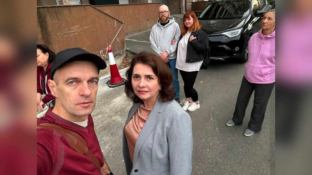 Новобудова на Мокрій тріщить через зведення 26-поверхівки поруч Житловий будинок на вулиці Мокрій, 16 у Солом'янському р-ні Києва з тріщинами на фасаді через будівництво 26-поверхівки поруч
