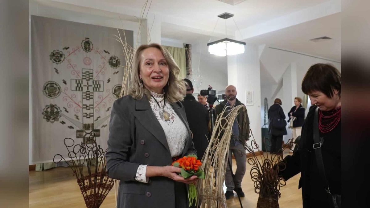 У «Будинку митрополита» діє виставка про традиції та силу землі Роботи з лози художниці Галини Дюговської на виставці «Дерево життя» в музеї «Будинок митрополита»