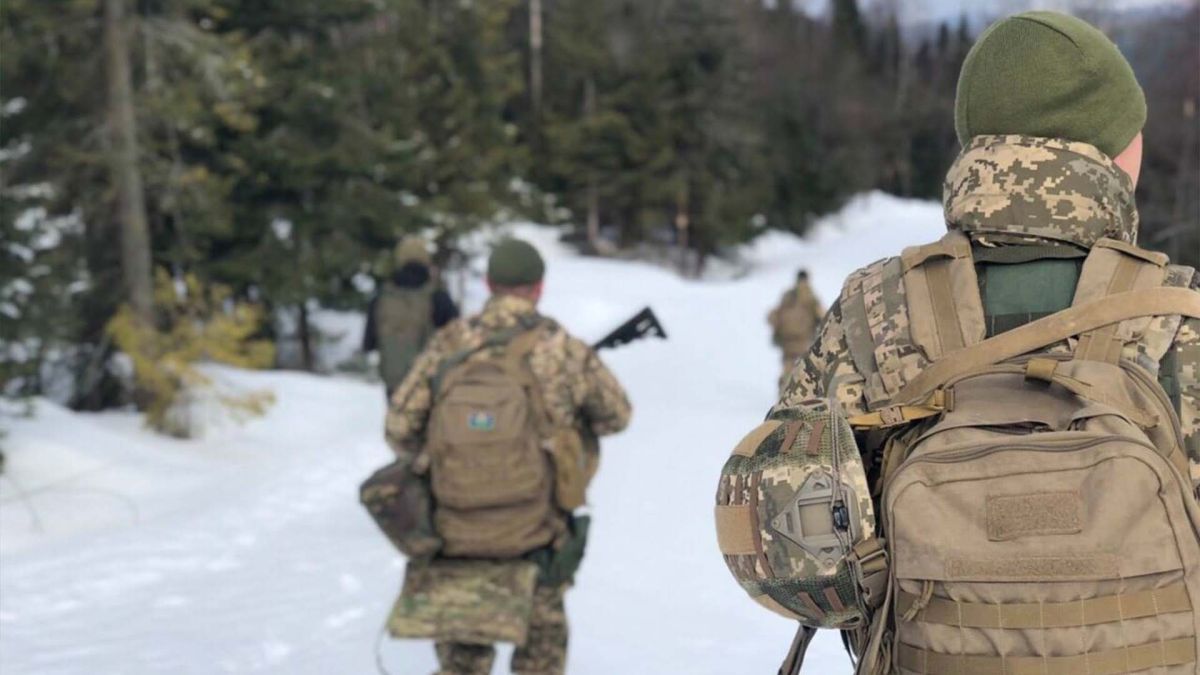 Втрати росіян за добу: 880 військових і 653 дрони Українські бійці у лісі