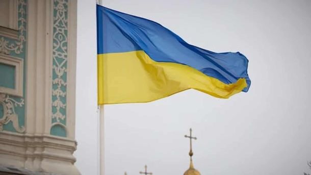 Київська митниця провела 15-й день донорства: 18 літрів крові Синьо-жовтий прапор України майорить на флагштоку біля собору в Києві у День Української Державності
