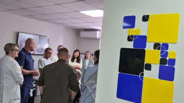 Митрополит Епіфаній звершив акафіст у Ближніх печерах Лаври У Київській міській клінічній лікарні № 12 відкрили «Простір турботи про ветеранів та ветеранок» — новий безбар'єрний центр комплексної підтримки захи