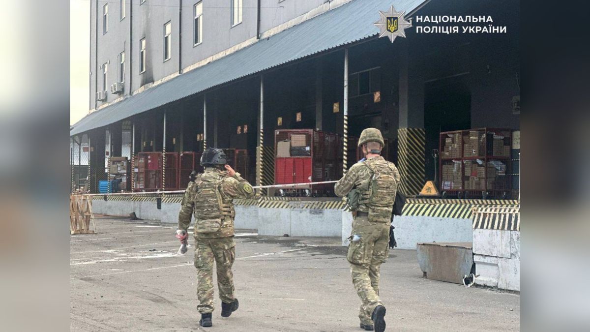 Справу про вибух на поштовому терміналі в Оболонському р-ні передано до суду Поштовий термінал в Оболонському р-ні Києва, де 5 червня стався вибух посилки з боєприпасами — загинув один працівник