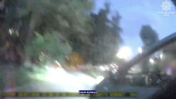Пожежа на вулиці Лілії Лобанової у Голосіївському районі охопила 800 кв. м Патрульні поліцейські зупинили п'яну водійку Peugeot на проспекті Вацлава Гавела в Києві — алкотестер показав 2,07 проміле