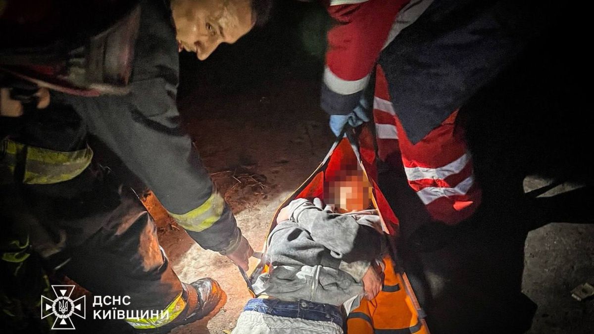 Дівчину врятували з 8-метрової шахти у Білоцерківському райо