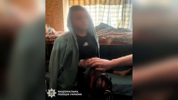 Квест на ВДНГ: 20+ локацій і подарунки за печатки Поліцейські Києва затримали 21-річного чоловіка, який пограбував 65-річну пенсіонерку в Солом'янському районі, вихопивши сумку з 14 тисячами гривень