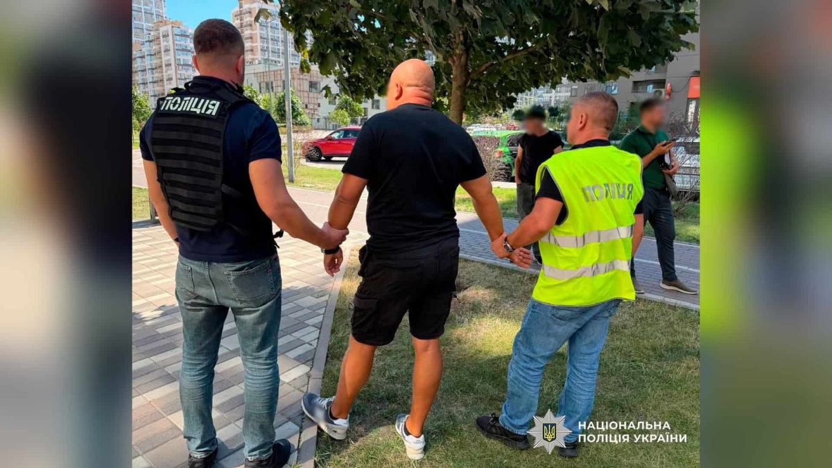 Двоє киян затримані поліцією за вимагання 1 500 доларів за фіктивний вступ до столичного вишу з метою отримання відстрочки від мобілізації
